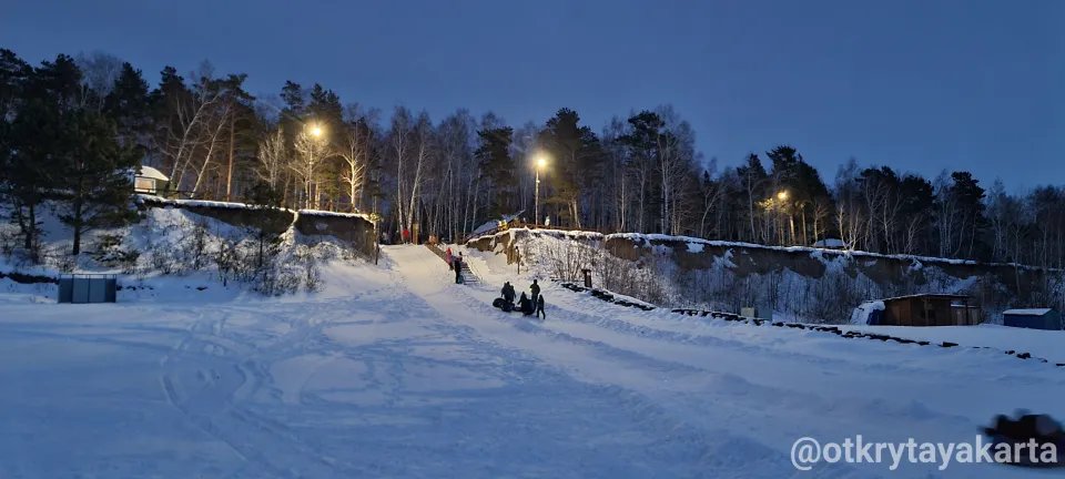 Заснеженные холмы Сибири: локации для тюбинга