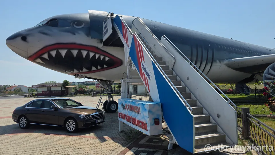 Ресторан в самолете: вторая жизнь Boeing 737